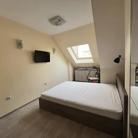 Parensov- Luxury Apartment- Red Square Apartment Warna