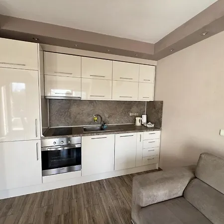 Parensov- Luxury Apartment- Red Square Warna