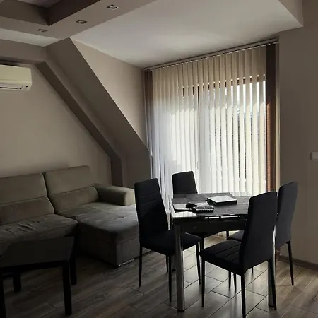 Parensov- Luxury Apartment- Red Square Apartment Warna