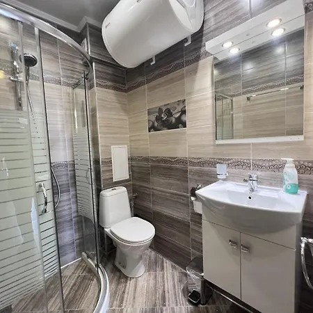 Parensov- Luxury Apartment- Red Square Warna